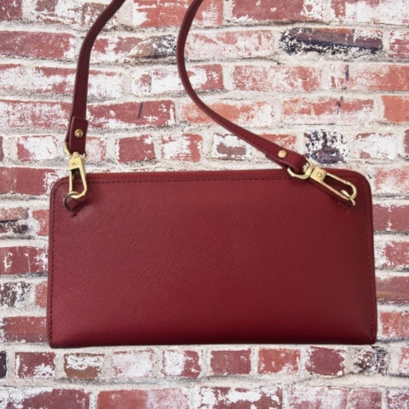 Samantha Brown Handbags - 📣Samantha Brown Travel Organizer Wallet 🆕 W/O Tags  🎁 Cross Body Strap 🍒 Red